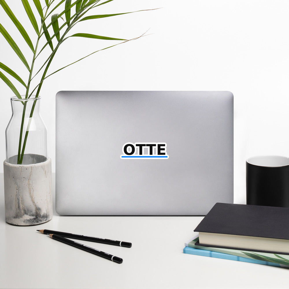 OTTE stickers op een laptop